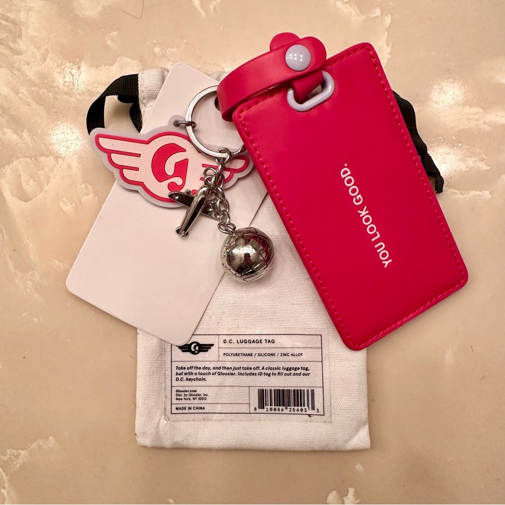 New Glossier DC Luggage Tag Airplane Globe Keychain